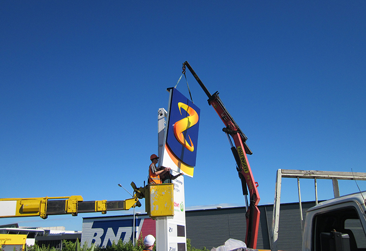 Z Energy Prime Sign Installation